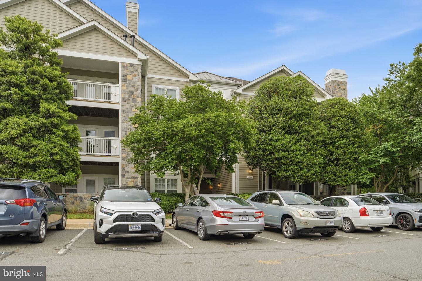 1720 Lake Shore Crest Dr #36 Property Photo 1