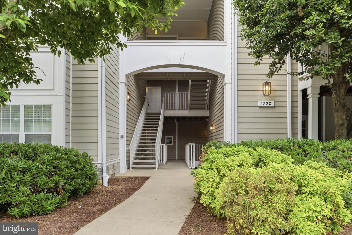 1720 Lake Shore Crest Dr #36 Property Photo 4