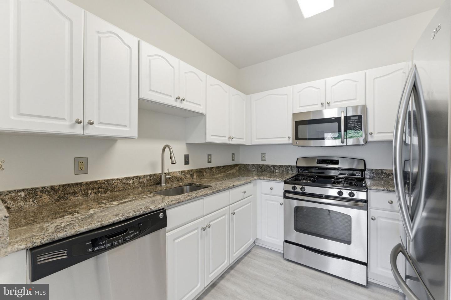 1720 Lake Shore Crest Dr #36 Property Photo 7