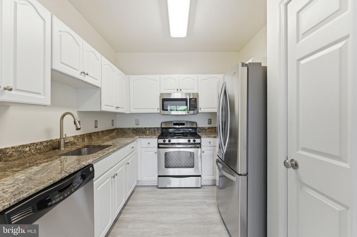 1720 Lake Shore Crest Dr #36 Property Photo 9
