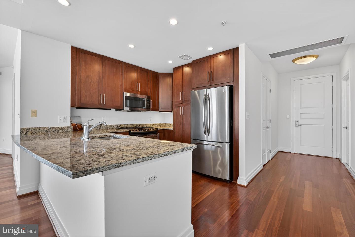 8220 Crestwood Heights #1517 Property Photo 6