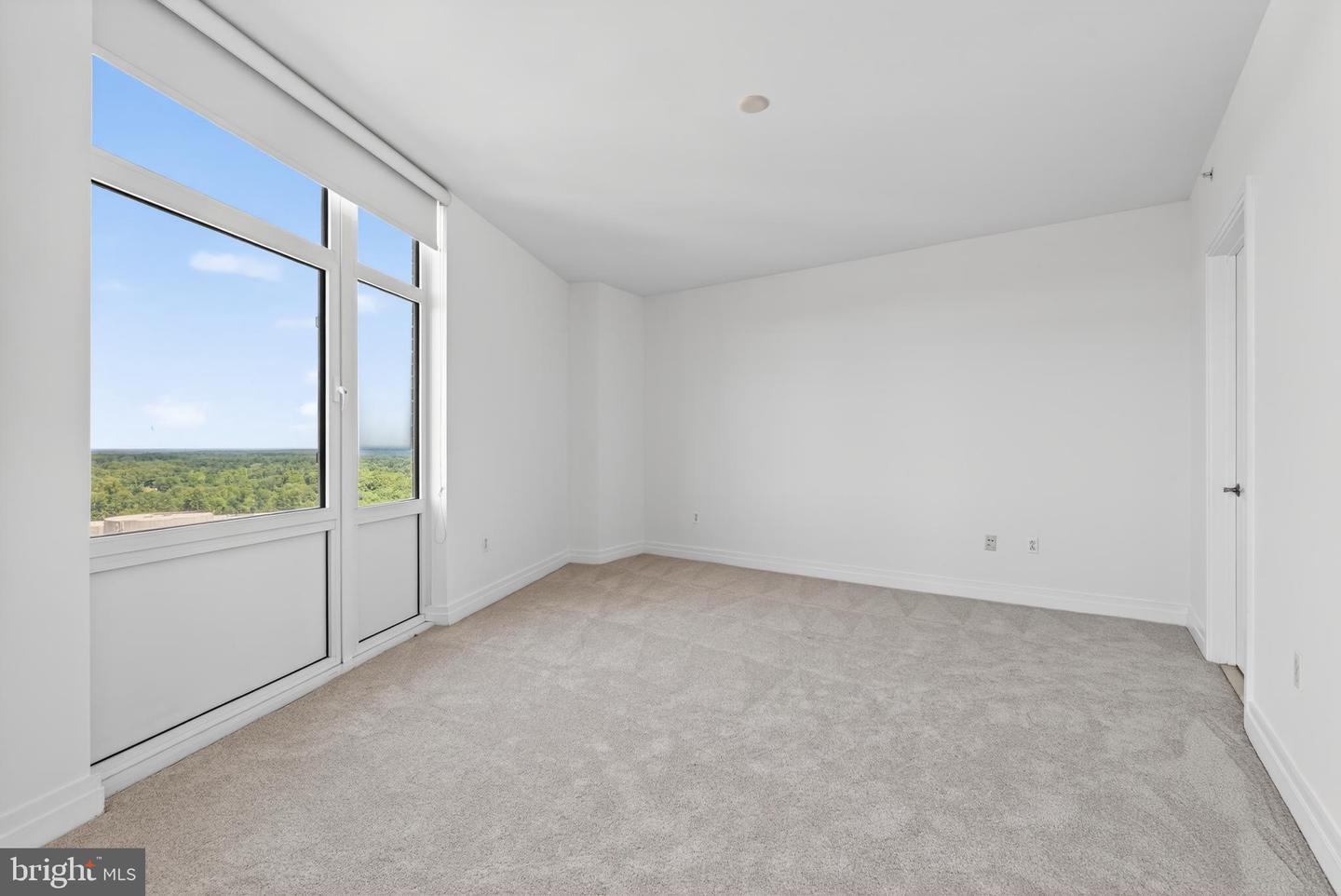 8220 Crestwood Heights #1517 Property Photo 15