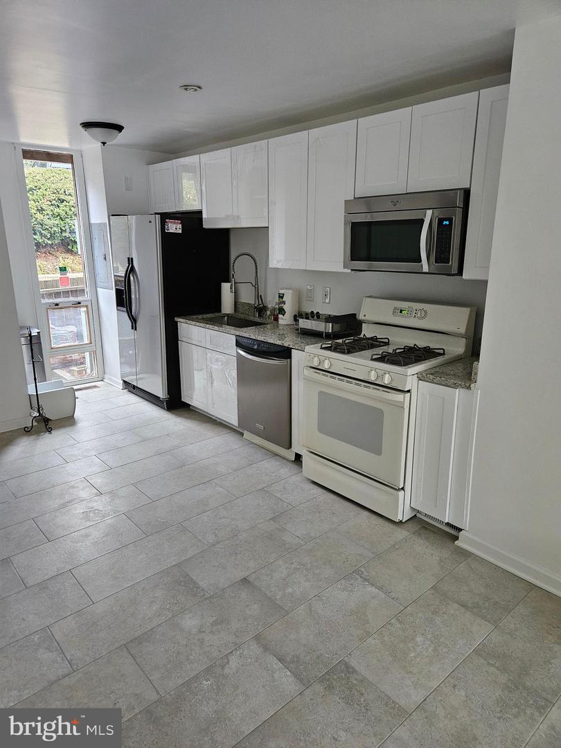 1604 Washington Plz N Property Photo 3