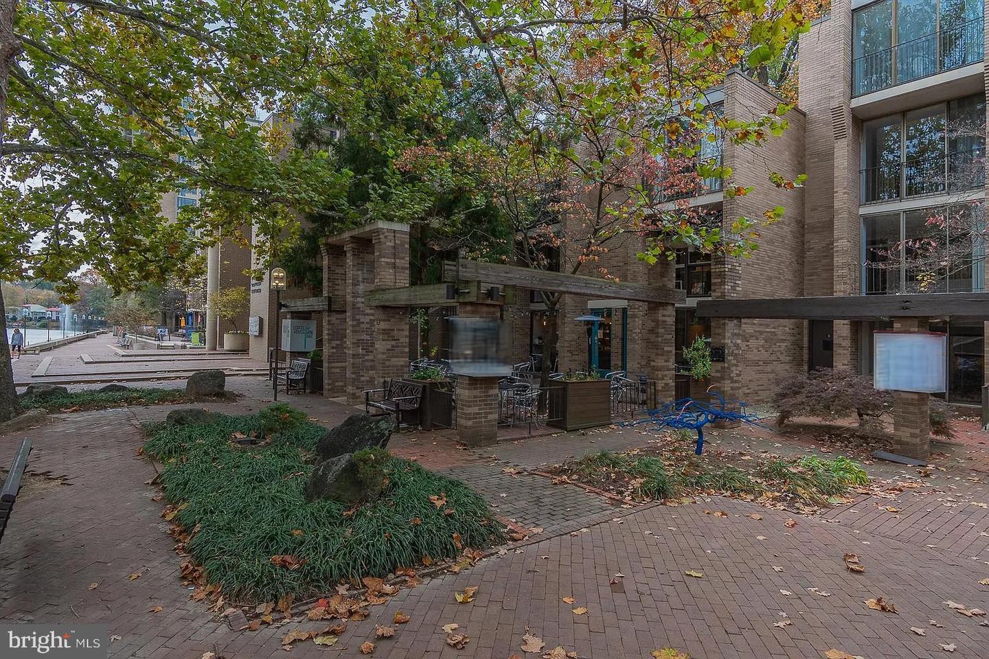 1604 Washington Plz N Property Photo 9