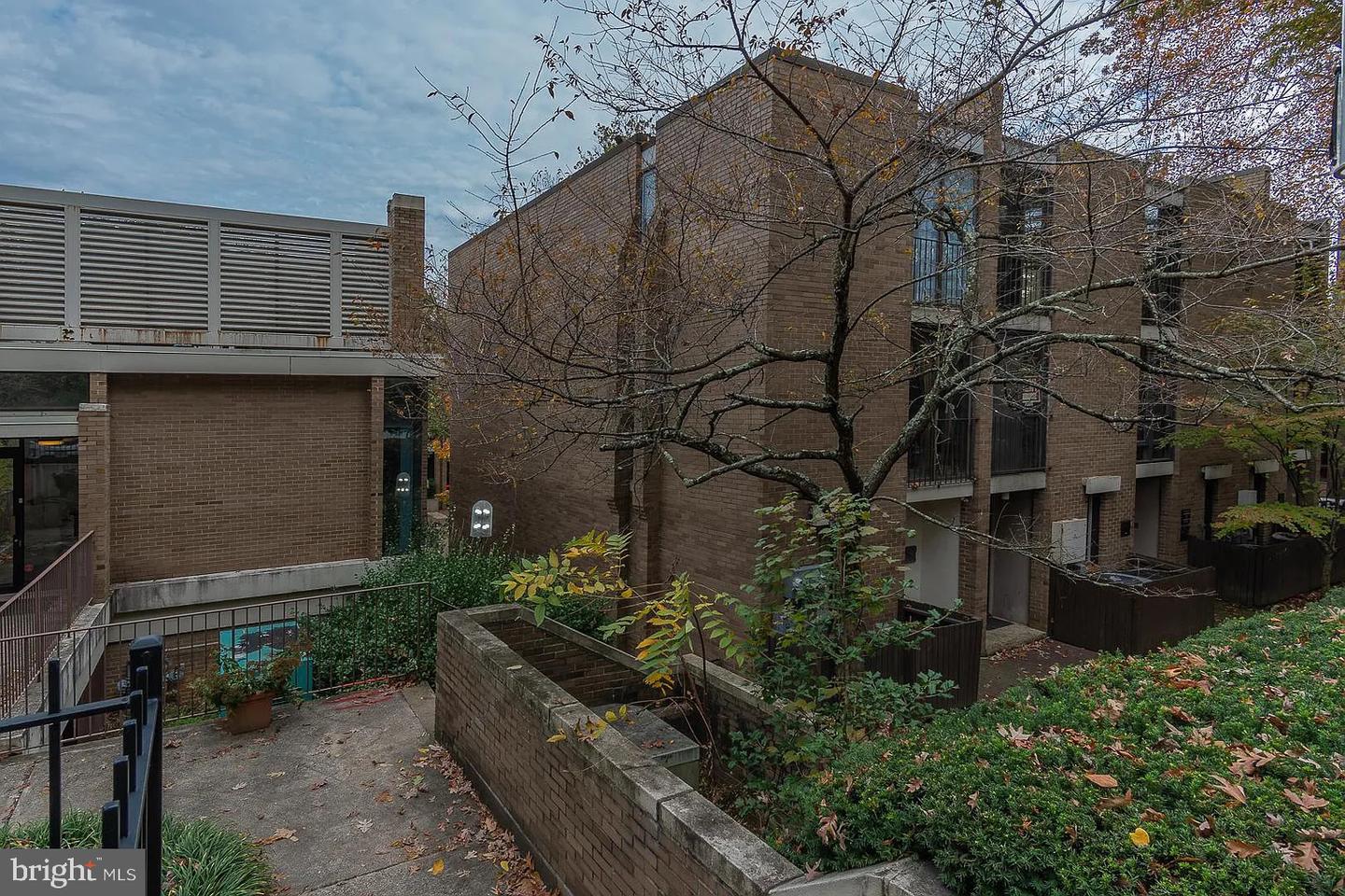 1604 Washington Plz N Property Photo 12