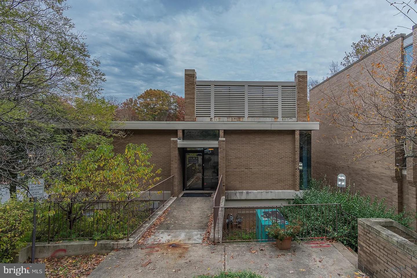 1604 Washington Plz N Property Photo 22