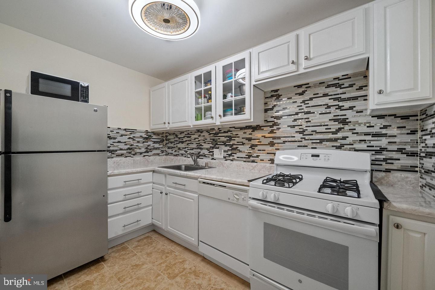 7984 Audubon Ave #203 Property Photo 13