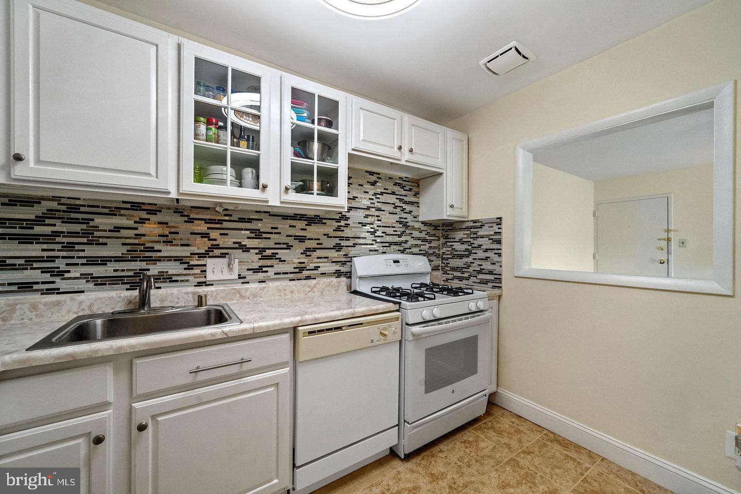 7984 Audubon Ave #203 Property Photo 15