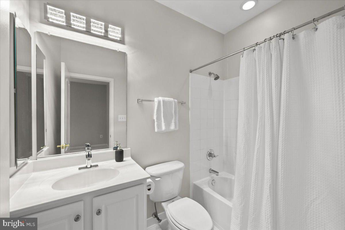 7136 Ayers Meadow Ln Property Photo 33