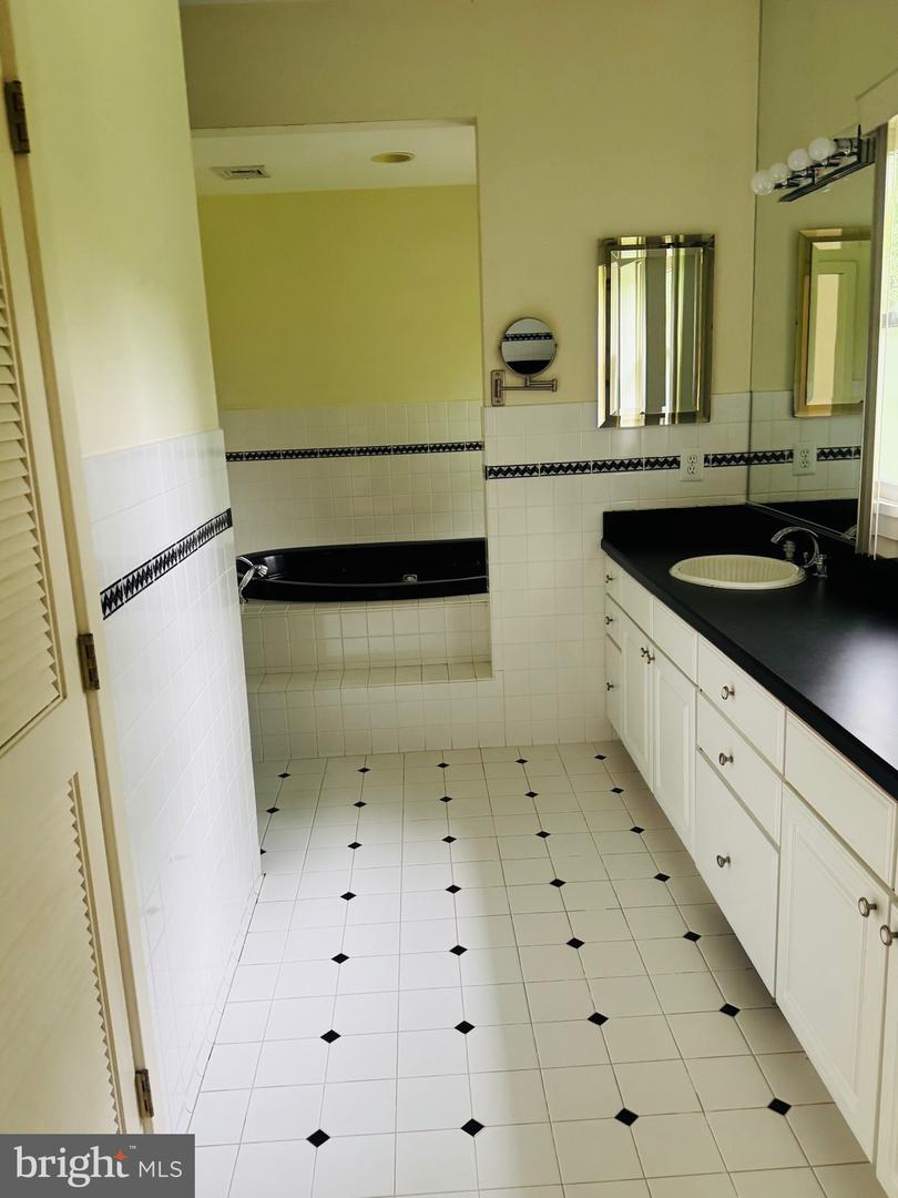 4046 Elizabeth Ln Property Photo 16