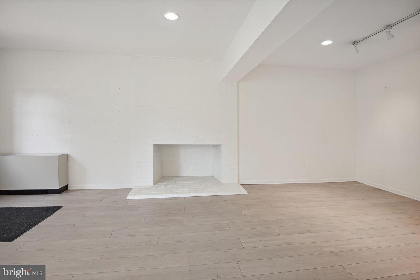 752 Walker Rd #c Property Photo 4