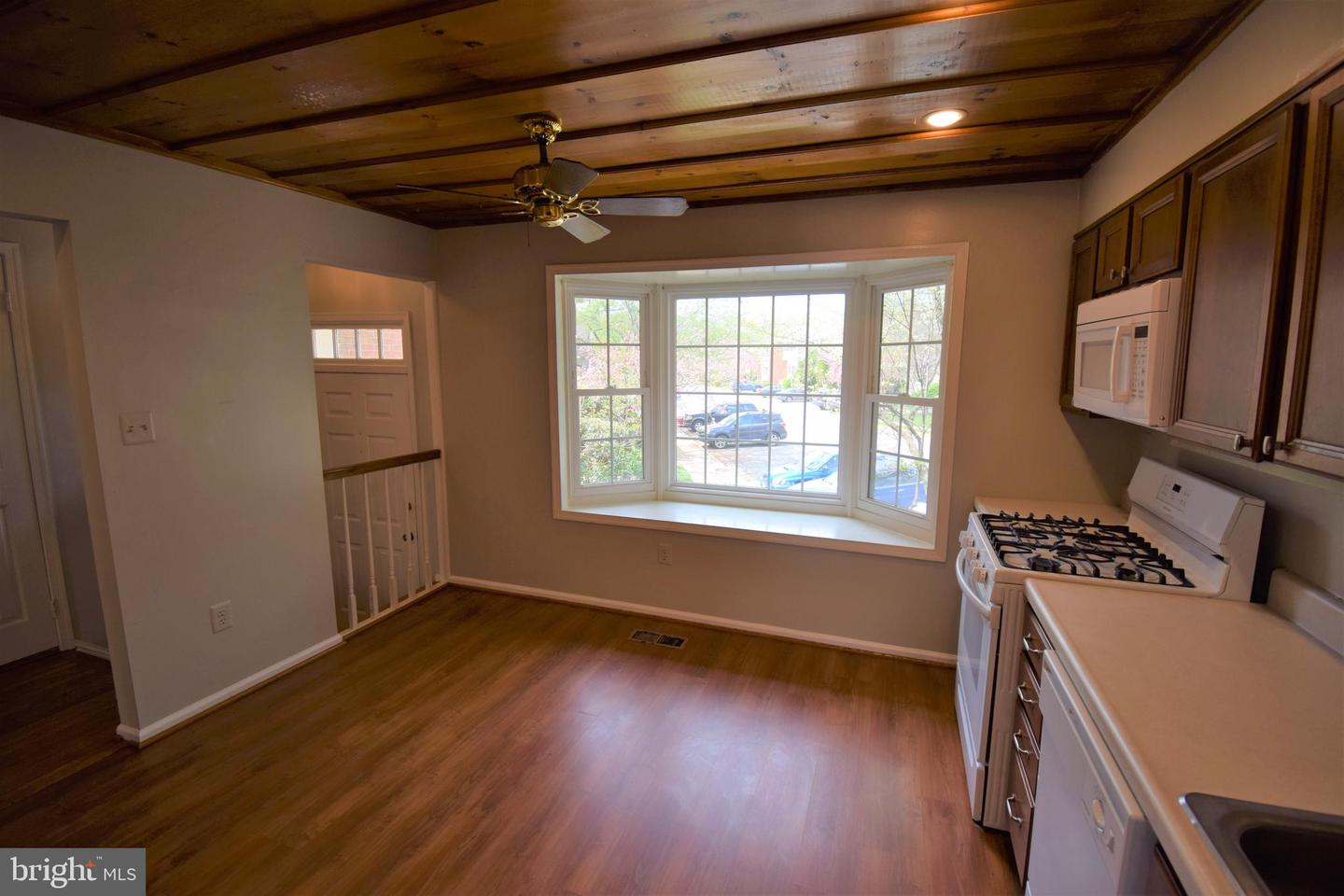 8243 Cedar Landing Ct Property Photo 3