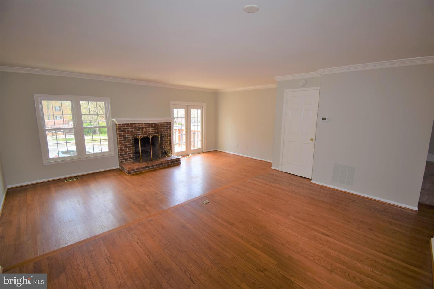 8243 Cedar Landing Ct Property Photo 6
