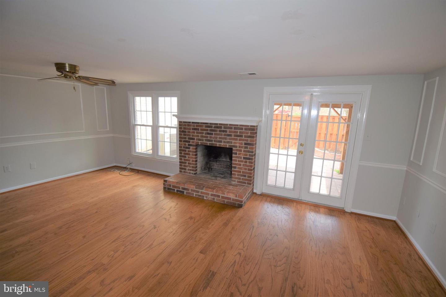 8243 Cedar Landing Ct Property Photo 7