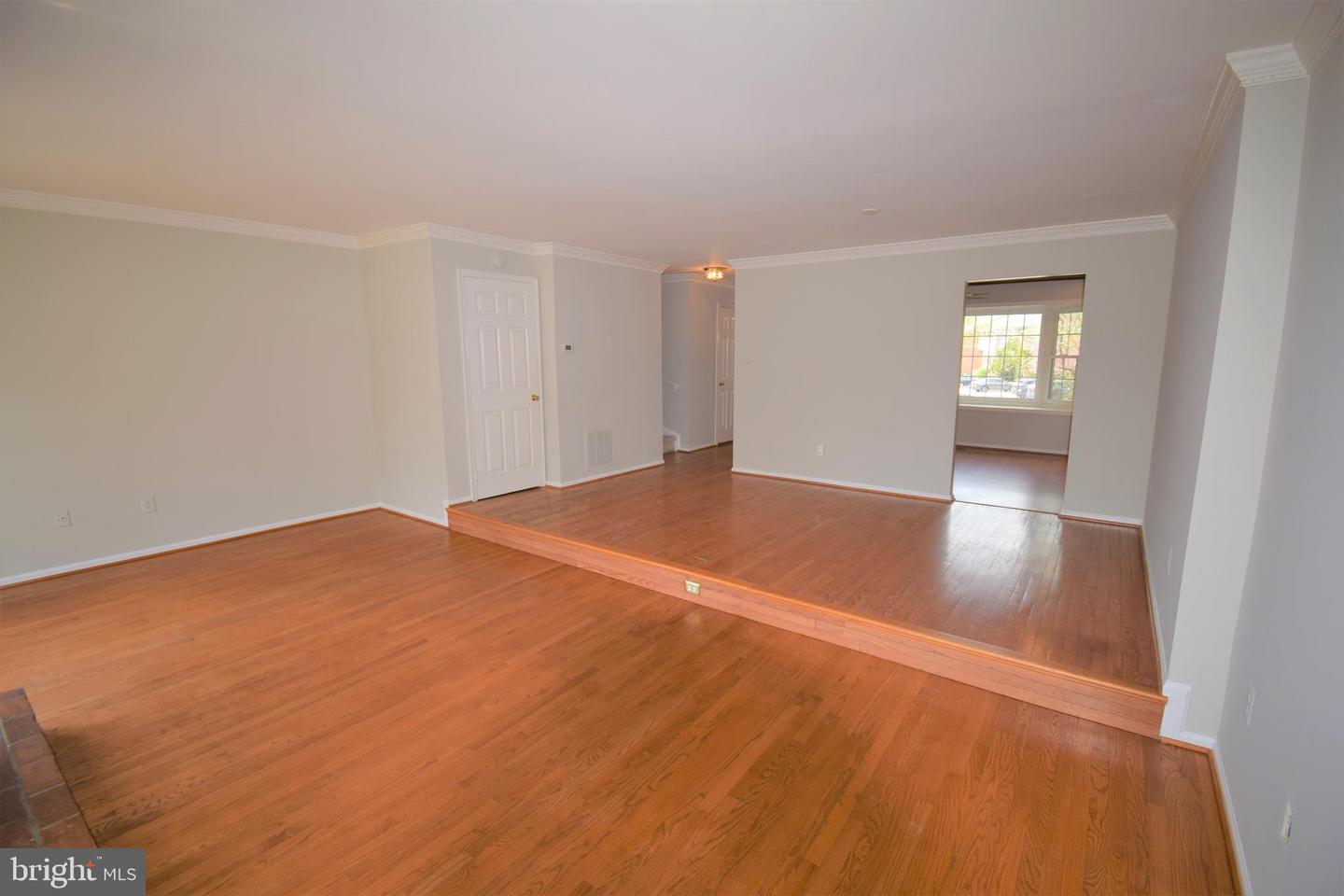 8243 Cedar Landing Ct Property Photo 9