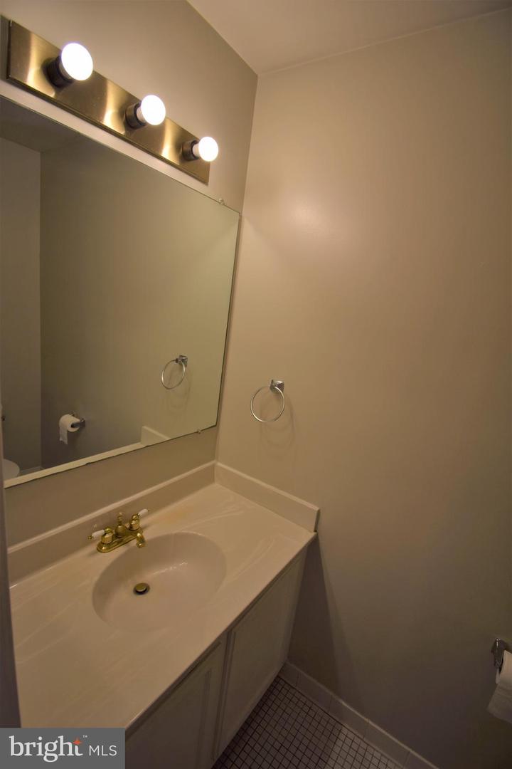 8243 Cedar Landing Ct Property Photo 14