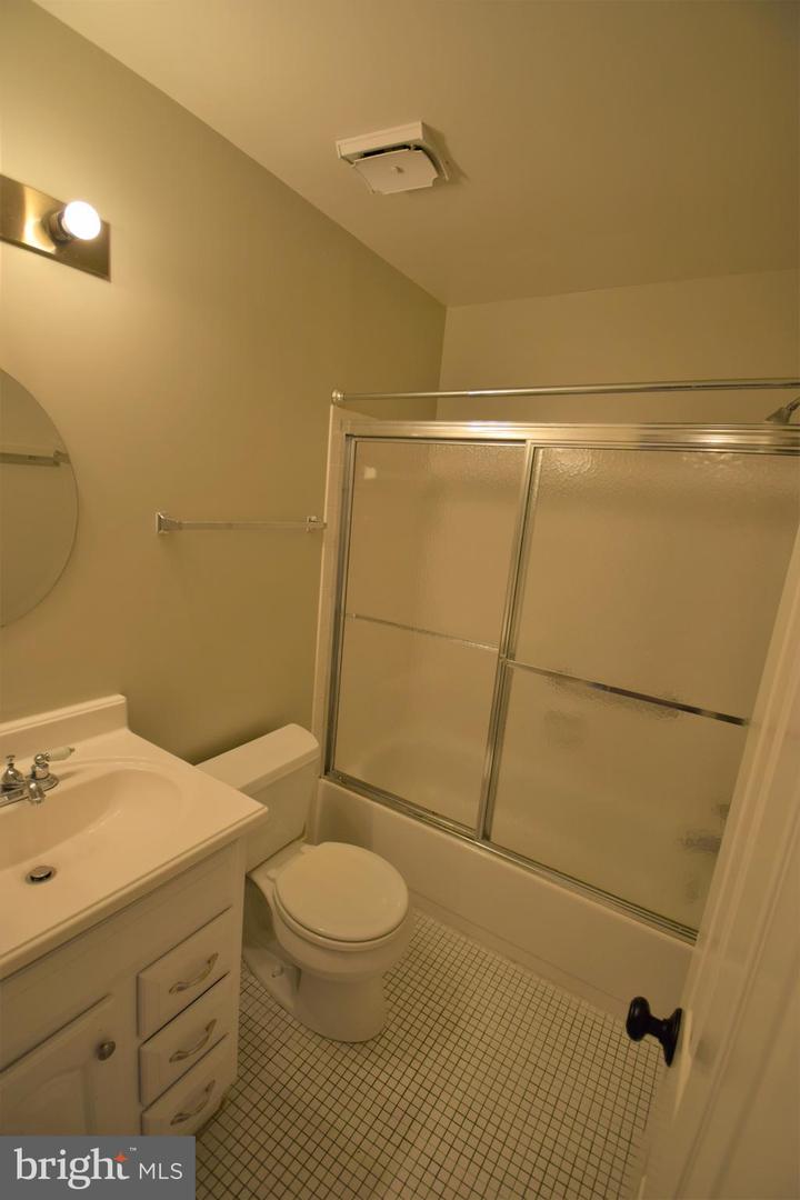 8243 Cedar Landing Ct Property Photo 17