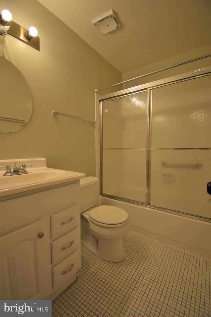 8243 Cedar Landing Ct Property Photo 18