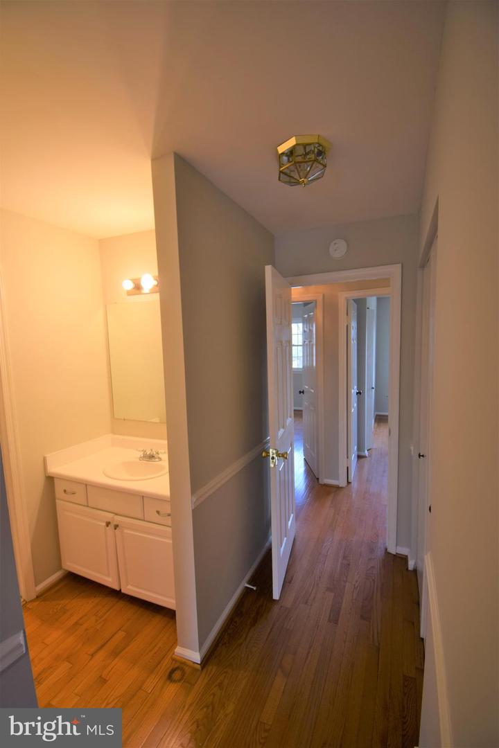8243 Cedar Landing Ct Property Photo 25
