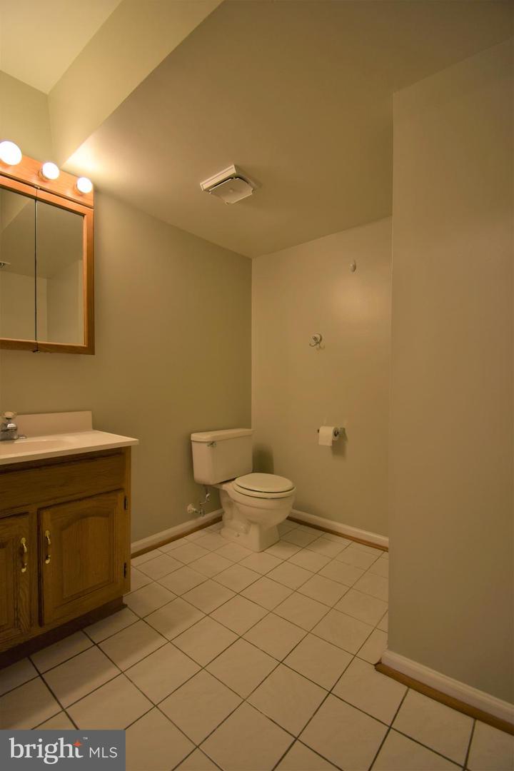 8243 Cedar Landing Ct Property Photo 30