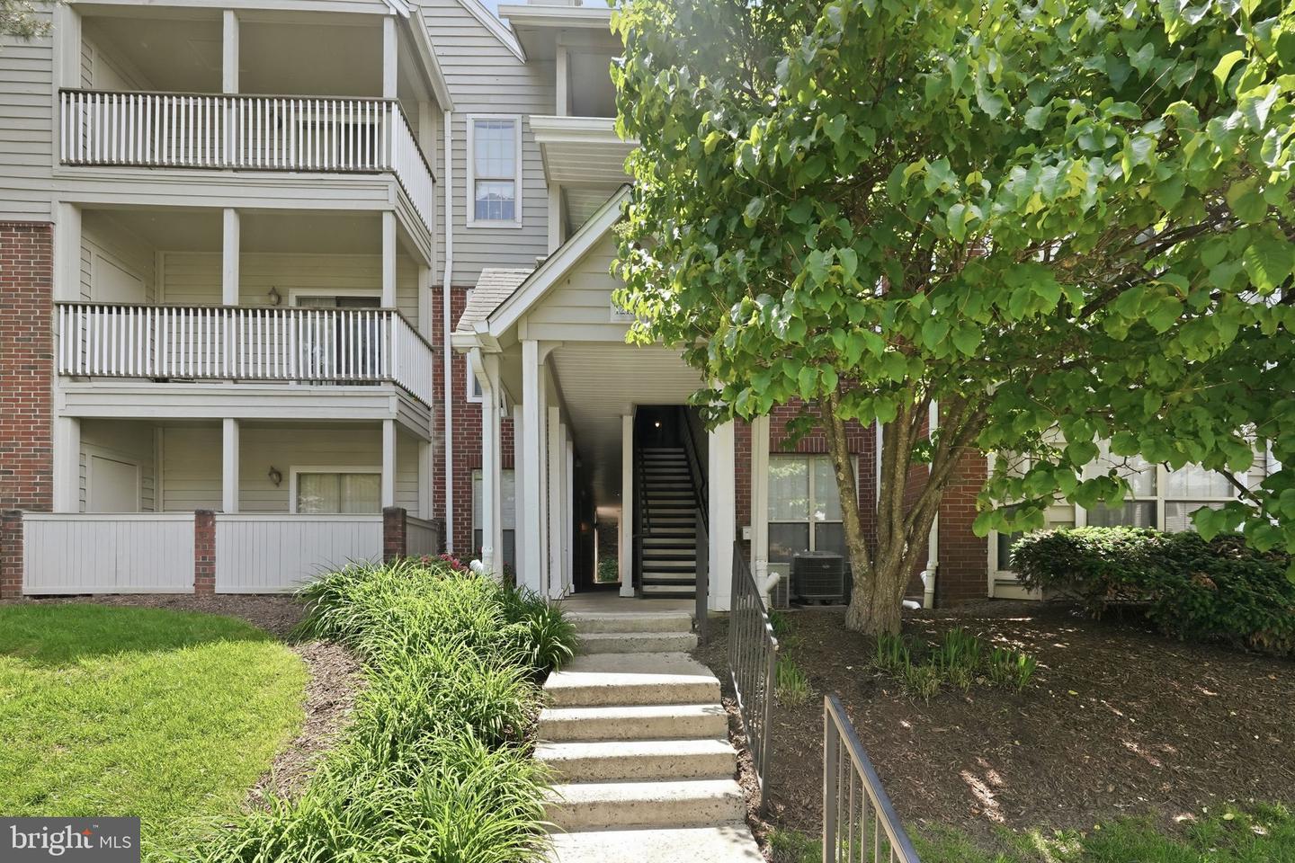 12155 Penderview Ter #823 Property Photo 6