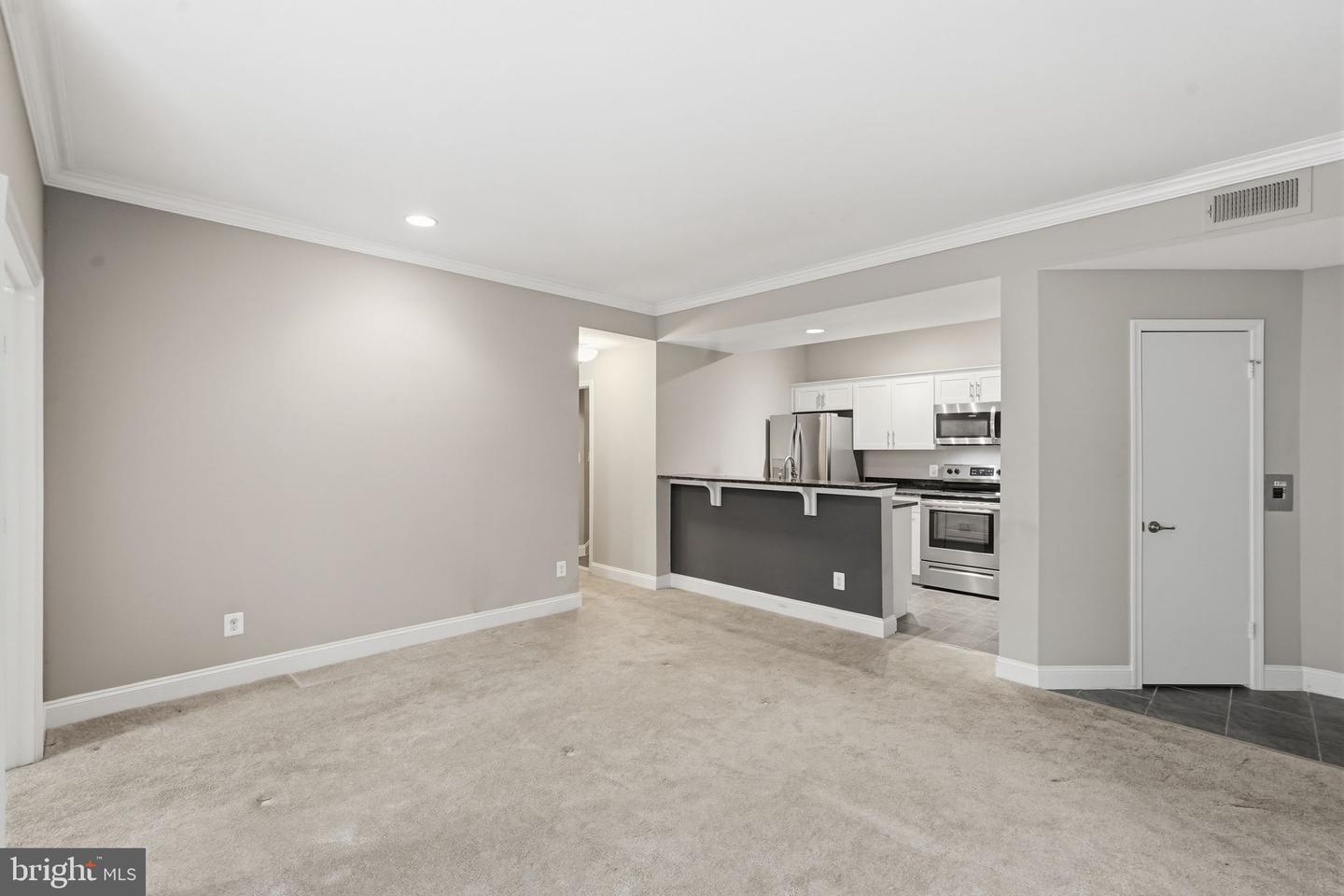 12155 Penderview Ter #823 Property Photo 10