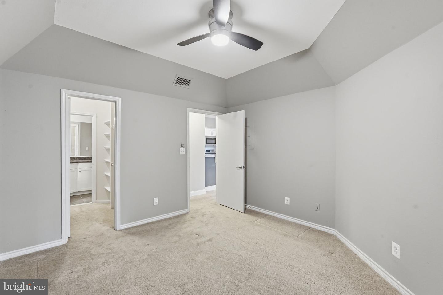 12155 Penderview Ter #823 Property Photo 16