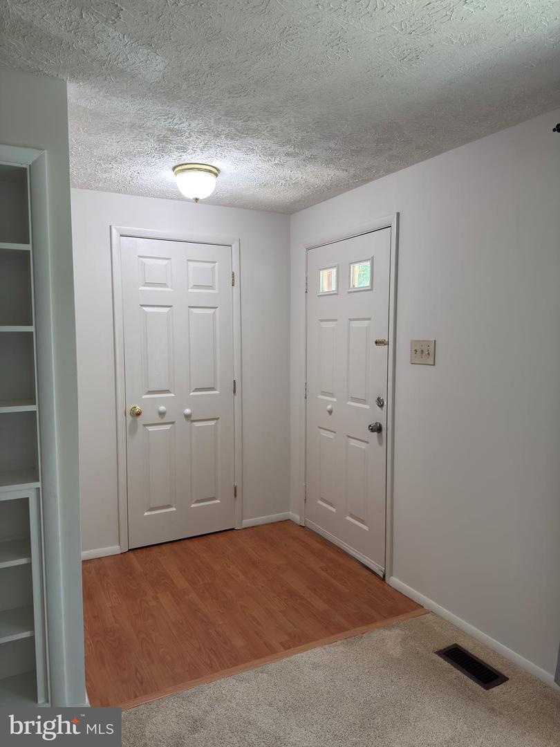 5519 Inverness Woods Ct Property Photo 3