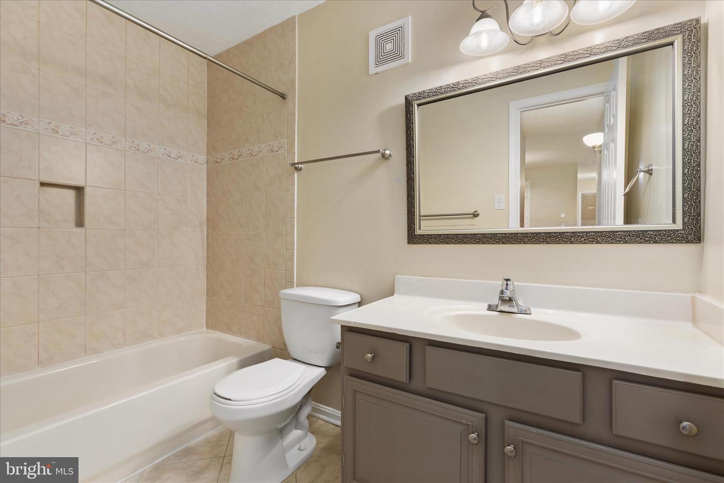 10110 Oakton Terrace Rd #10110 Property Photo 9