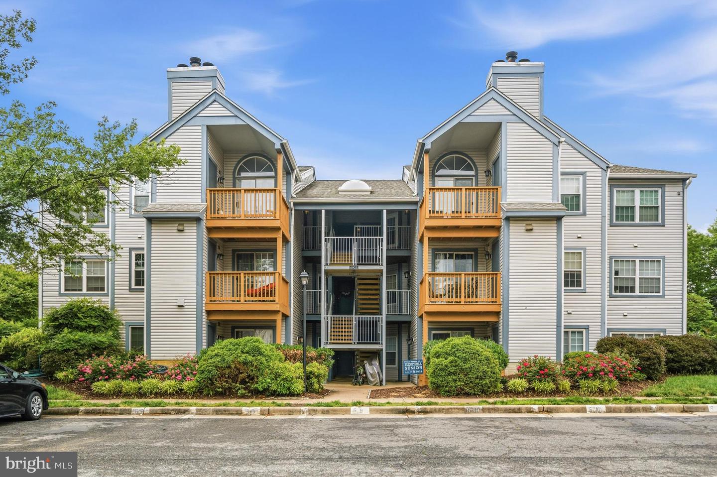6923 Victoria Dr #b Property Photo 1