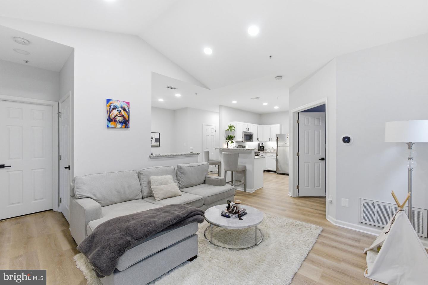 1700 LAKE SHORE CREST DR #33 Property Photo 1