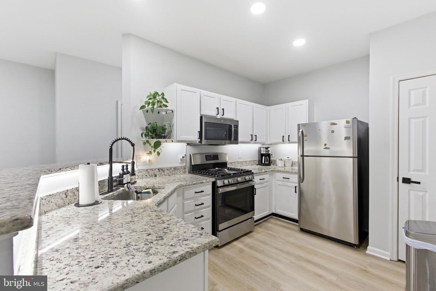 1700 Lake Shore Crest Dr #33 Property Photo 11