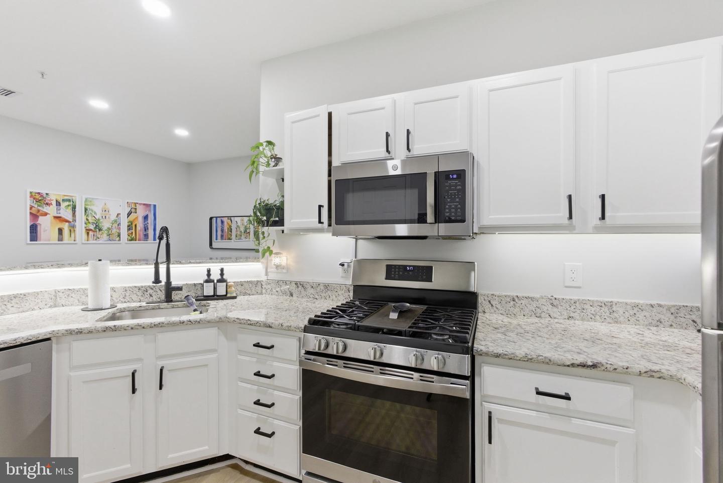1700 Lake Shore Crest Dr #33 Property Photo 12