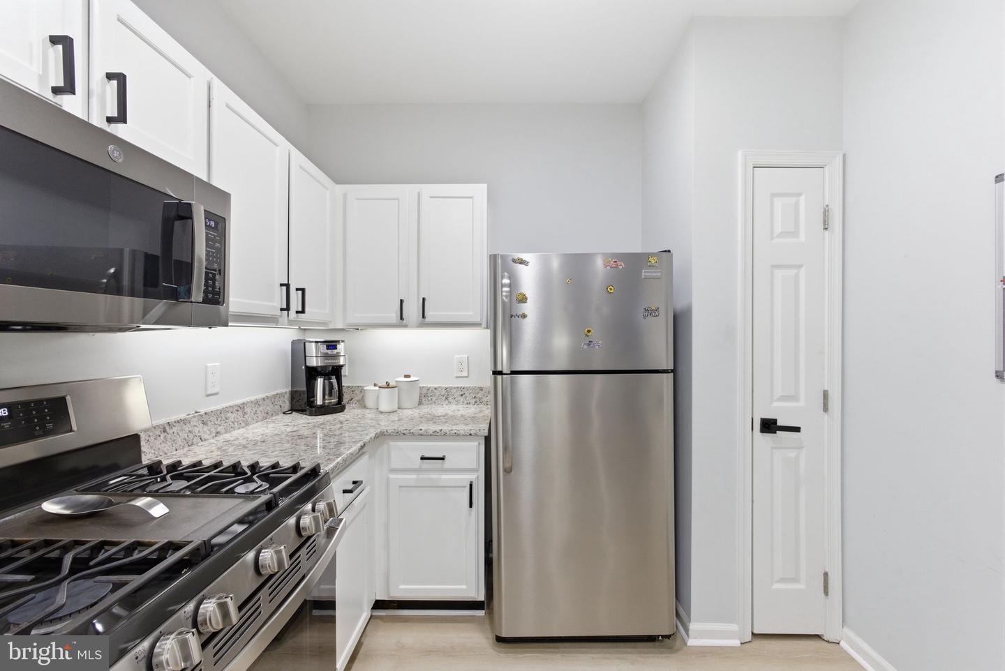 1700 Lake Shore Crest Dr #33 Property Photo 14