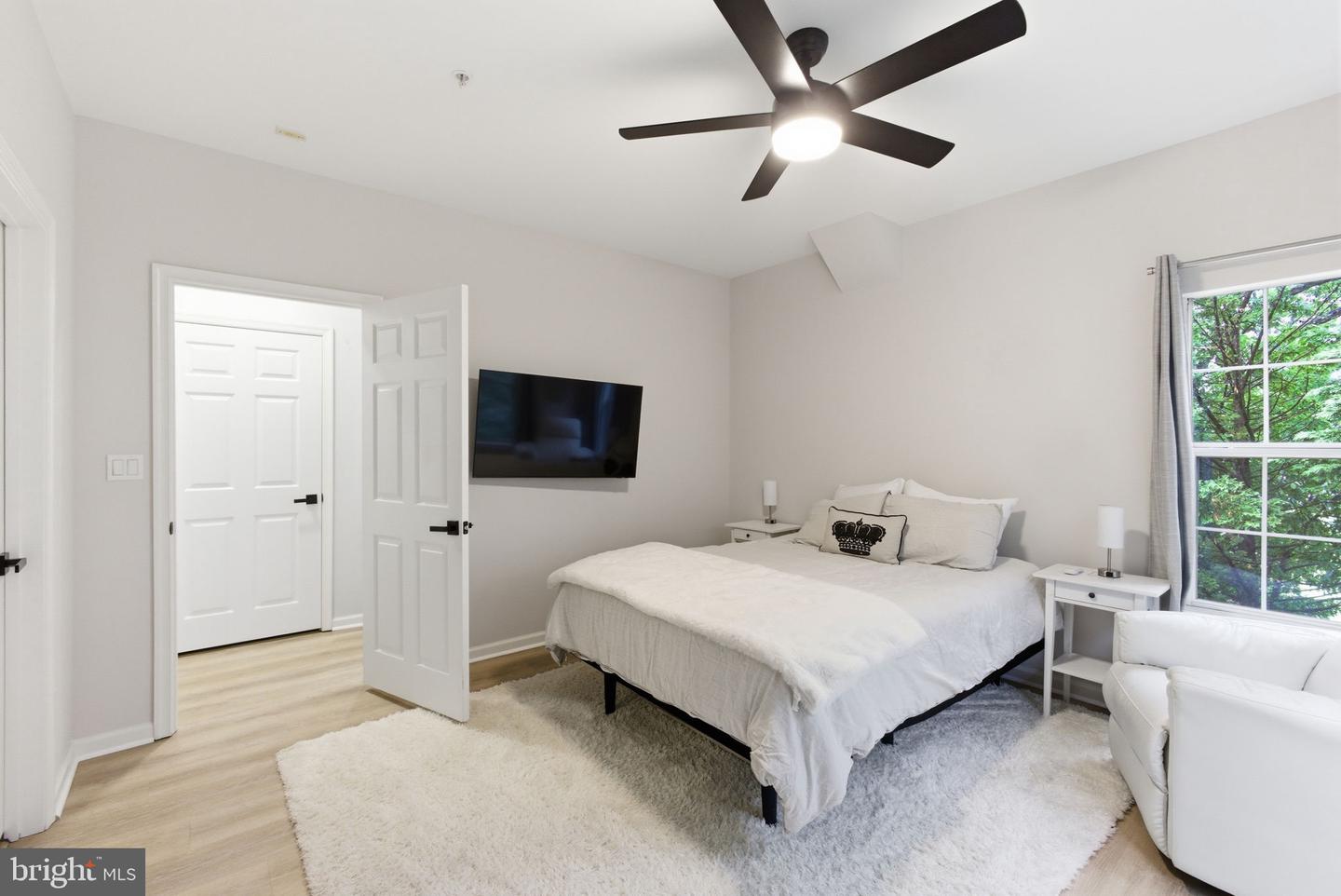 1700 Lake Shore Crest Dr #33 Property Photo 17