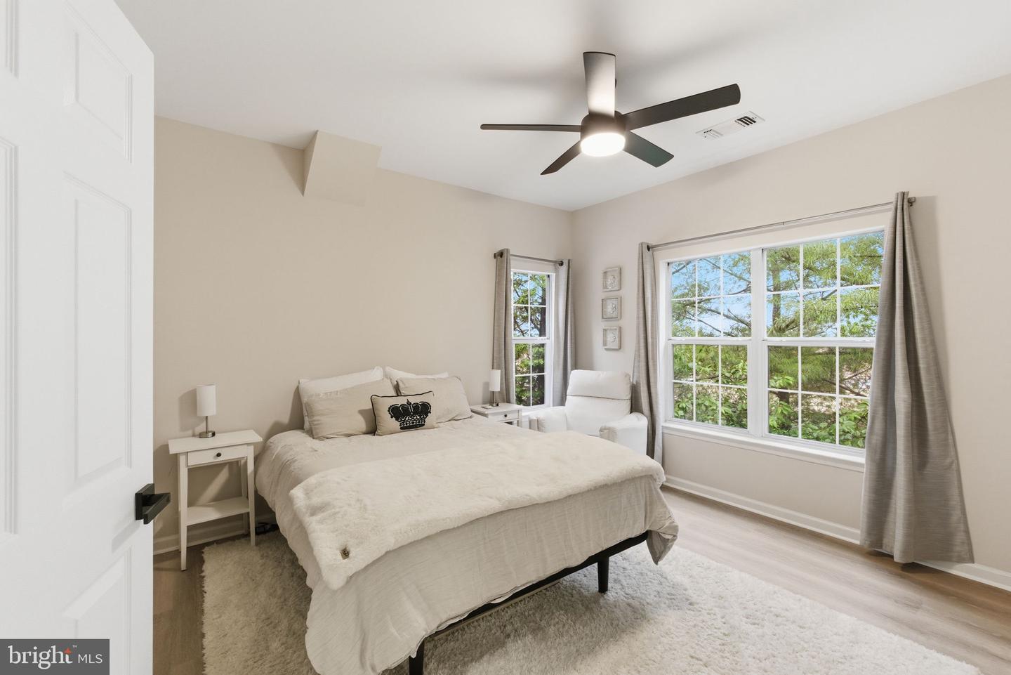 1700 Lake Shore Crest Dr #33 Property Photo 18