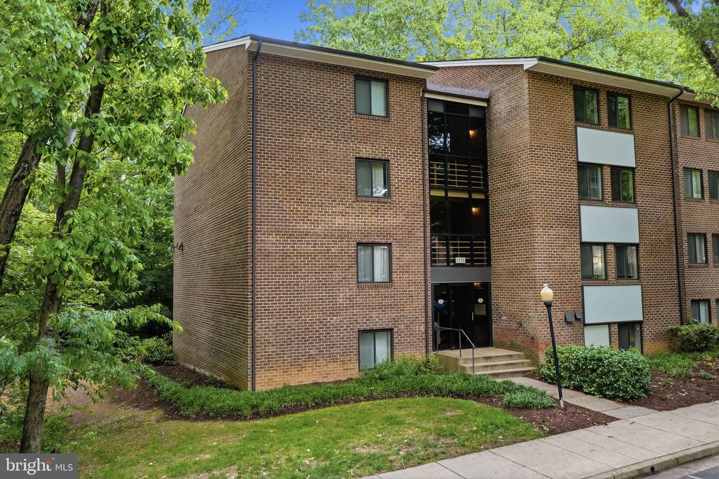 1558 Northgate Sq #32b Property Photo 4
