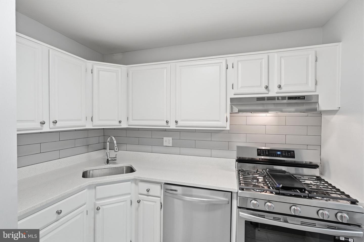 1558 Northgate Sq #32b Property Photo 8