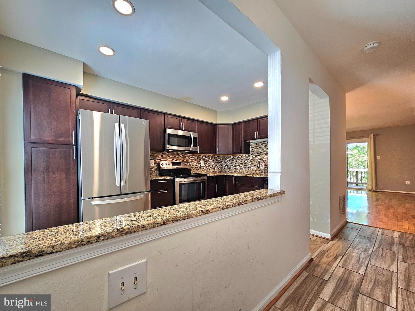 7664 Northern Oaks Ct Property Photo 3