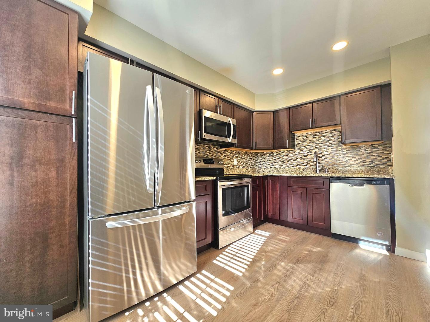 7664 Northern Oaks Ct Property Photo 5