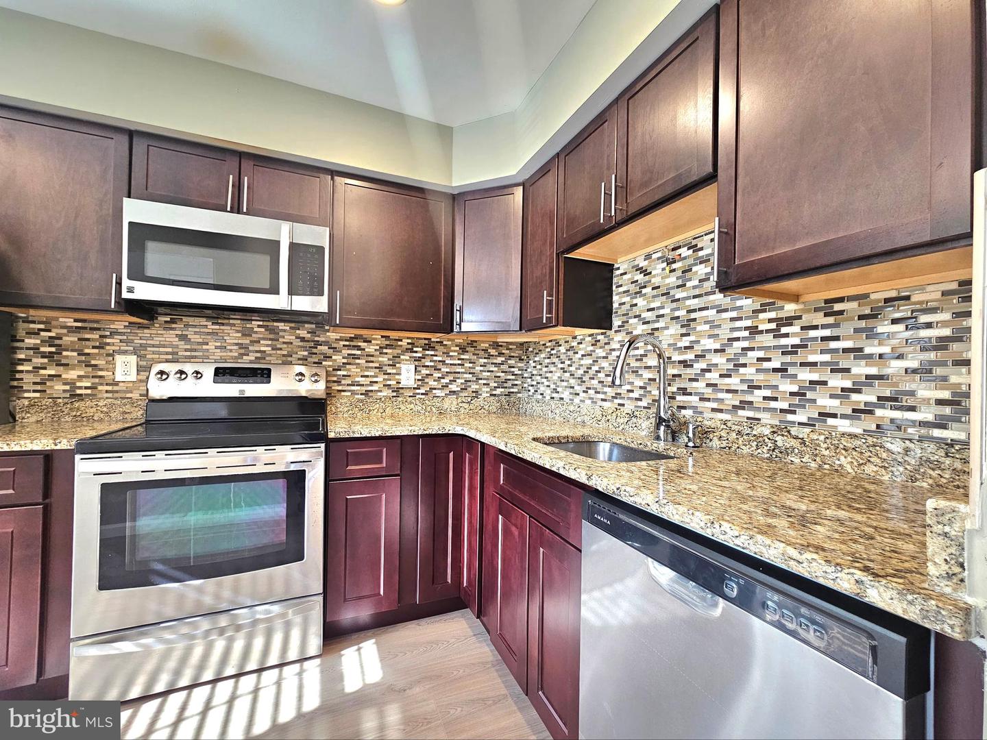 7664 Northern Oaks Ct Property Photo 6