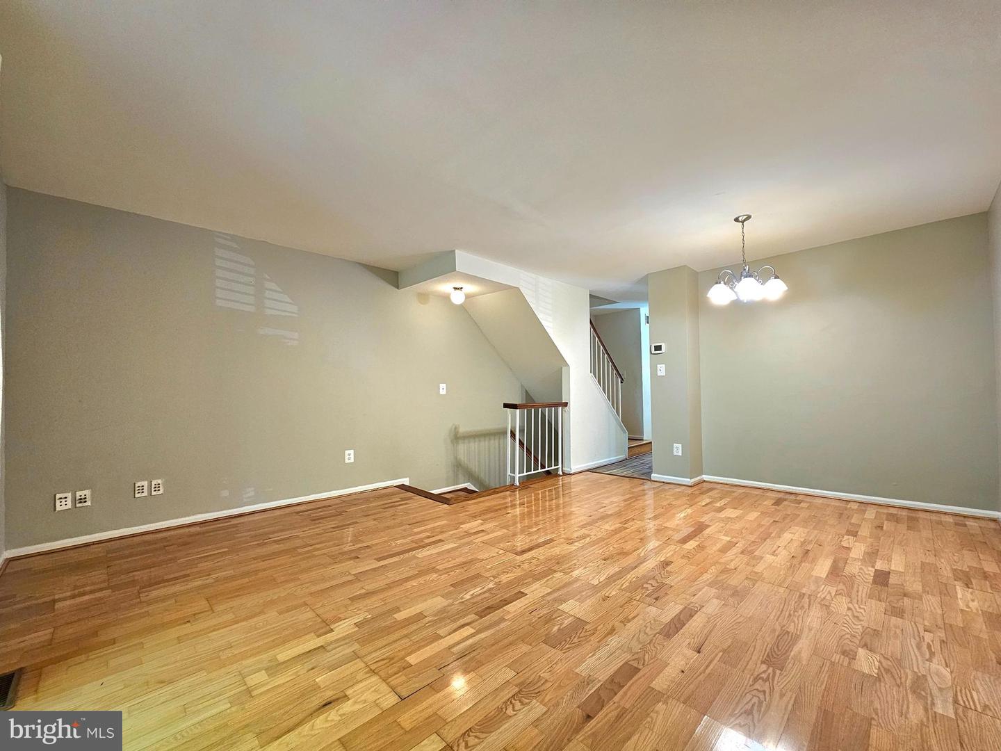 7664 Northern Oaks Ct Property Photo 8