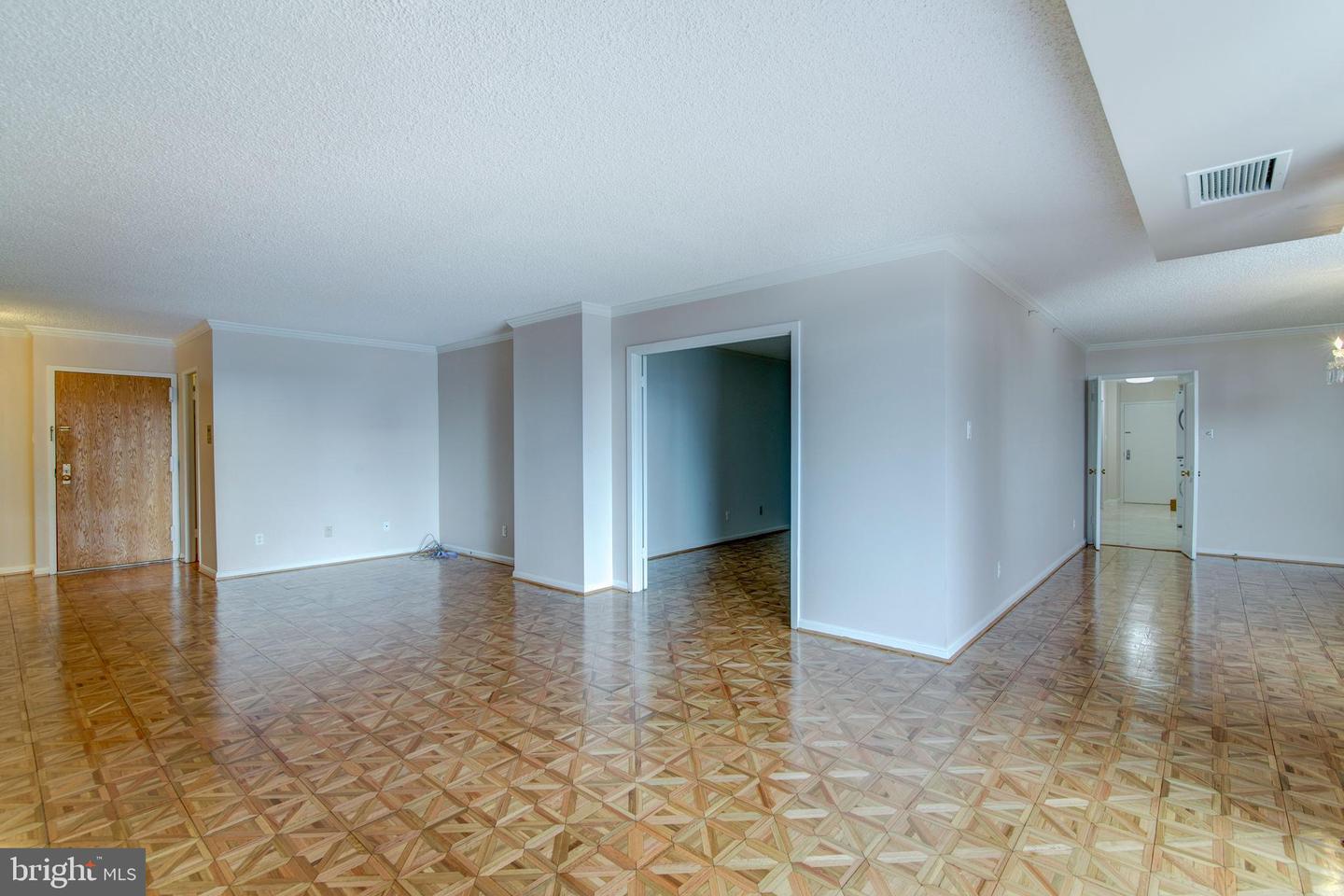 1800 Old Meadow Rd #1510 Property Photo 4