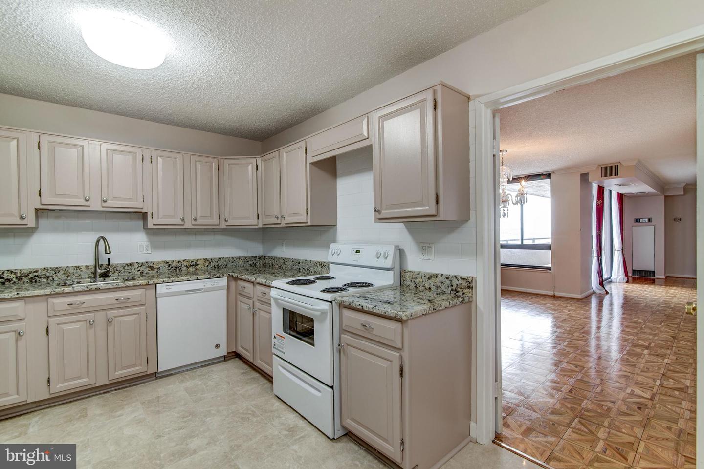 1800 Old Meadow Rd #1510 Property Photo 6