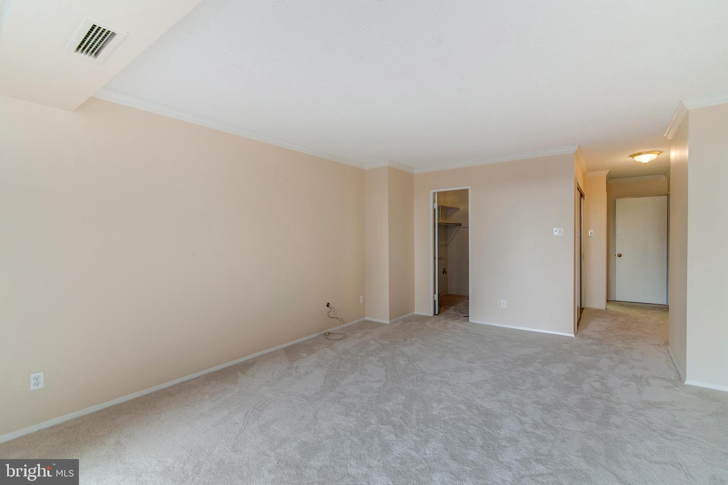 1800 Old Meadow Rd #1510 Property Photo 11