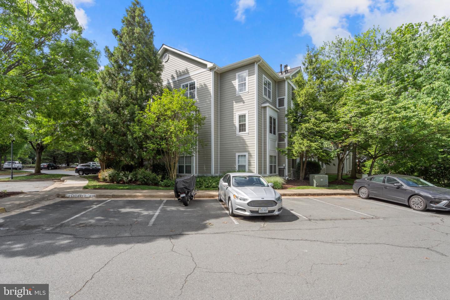 1700 Lake Shore Crest Dr #13 Property Photo 2