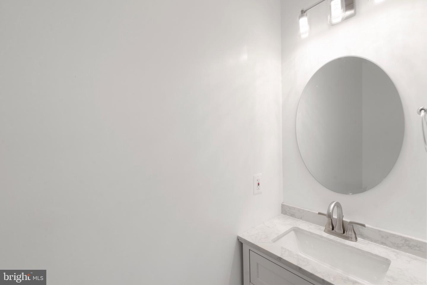 1700 Lake Shore Crest Dr #13 Property Photo 4