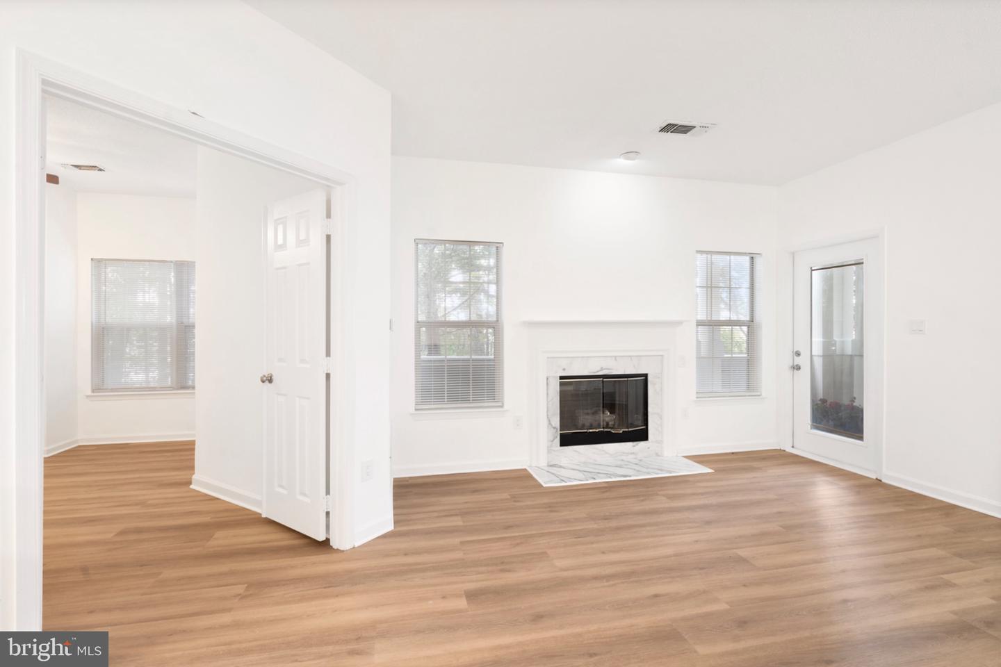 1700 Lake Shore Crest Dr #13 Property Photo 6