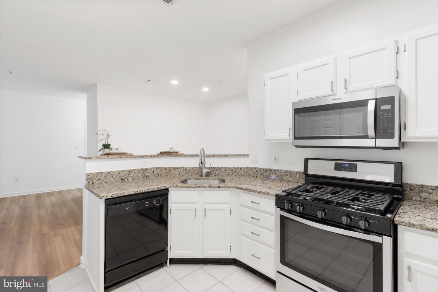 1700 Lake Shore Crest Dr #13 Property Photo 8