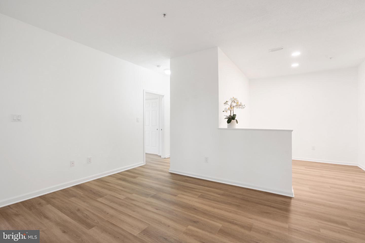 1700 Lake Shore Crest Dr #13 Property Photo 10